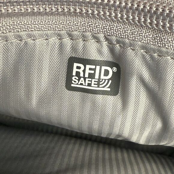 Pacsafe Black Travel Bag - Picture 15 of 16